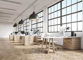 Moderne LED-Beleuchtung im Büro